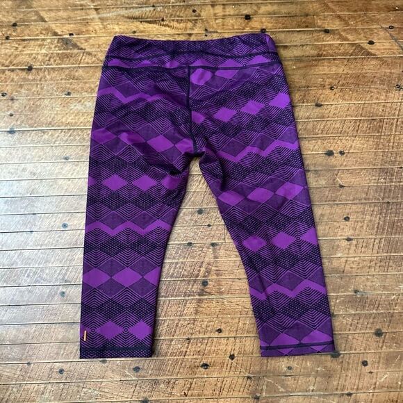 Lucy Athleisure purple & black chevron cropped leggings - Picture 3 of 3
